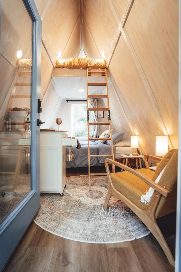 Blue Brambler Glamping A-Frame Apartment Rockbridge Exterior photo